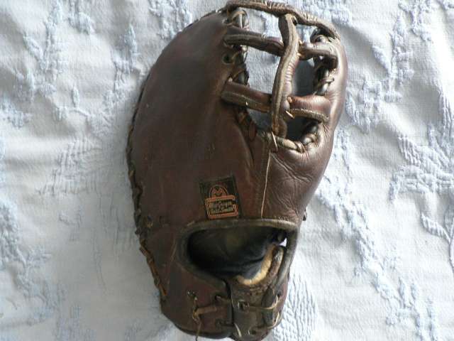 MacGregor Goldsmith Snare Mitt Back